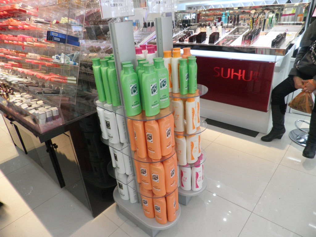 日用品展示架選購(gòu)指南 可拆卸設(shè)計(jì)，靈活陳列化妝品與百貨